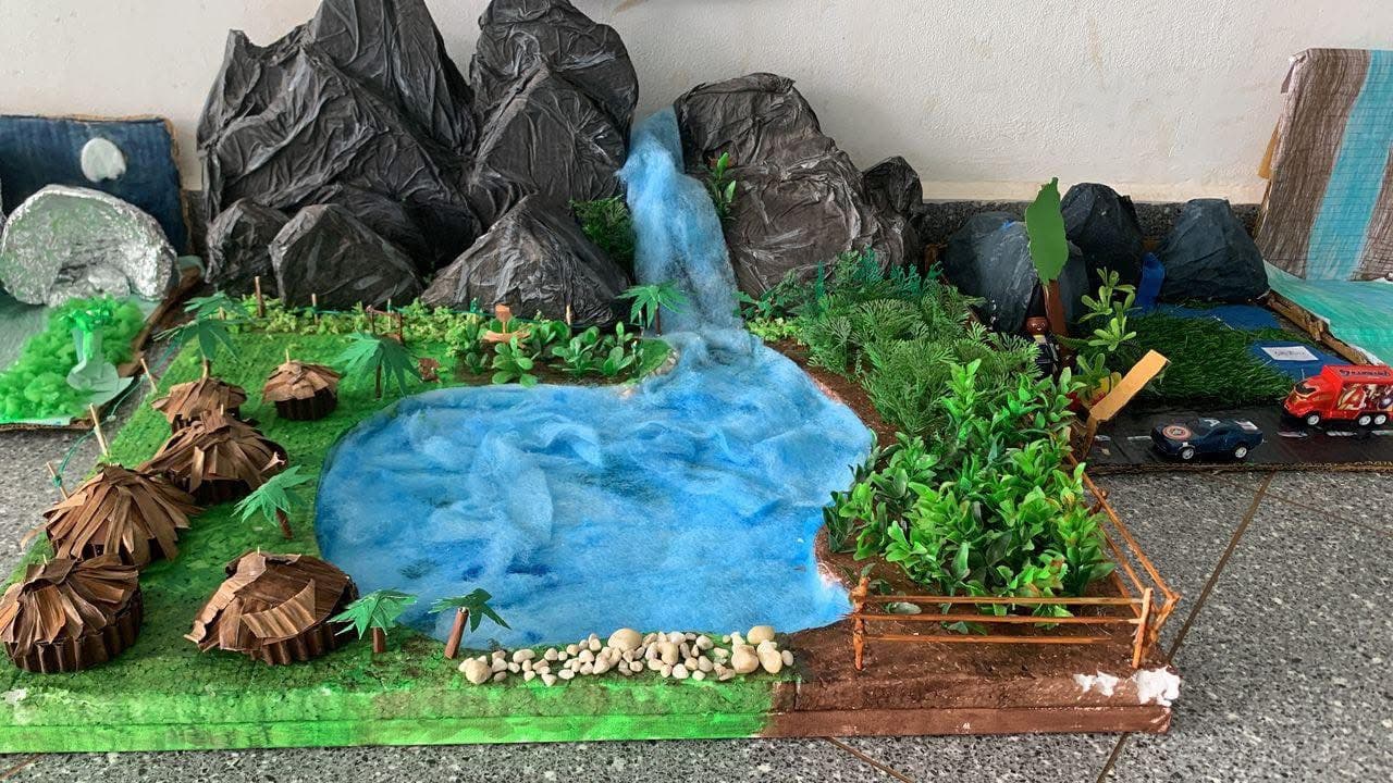 Student STEM project showcase during a club session