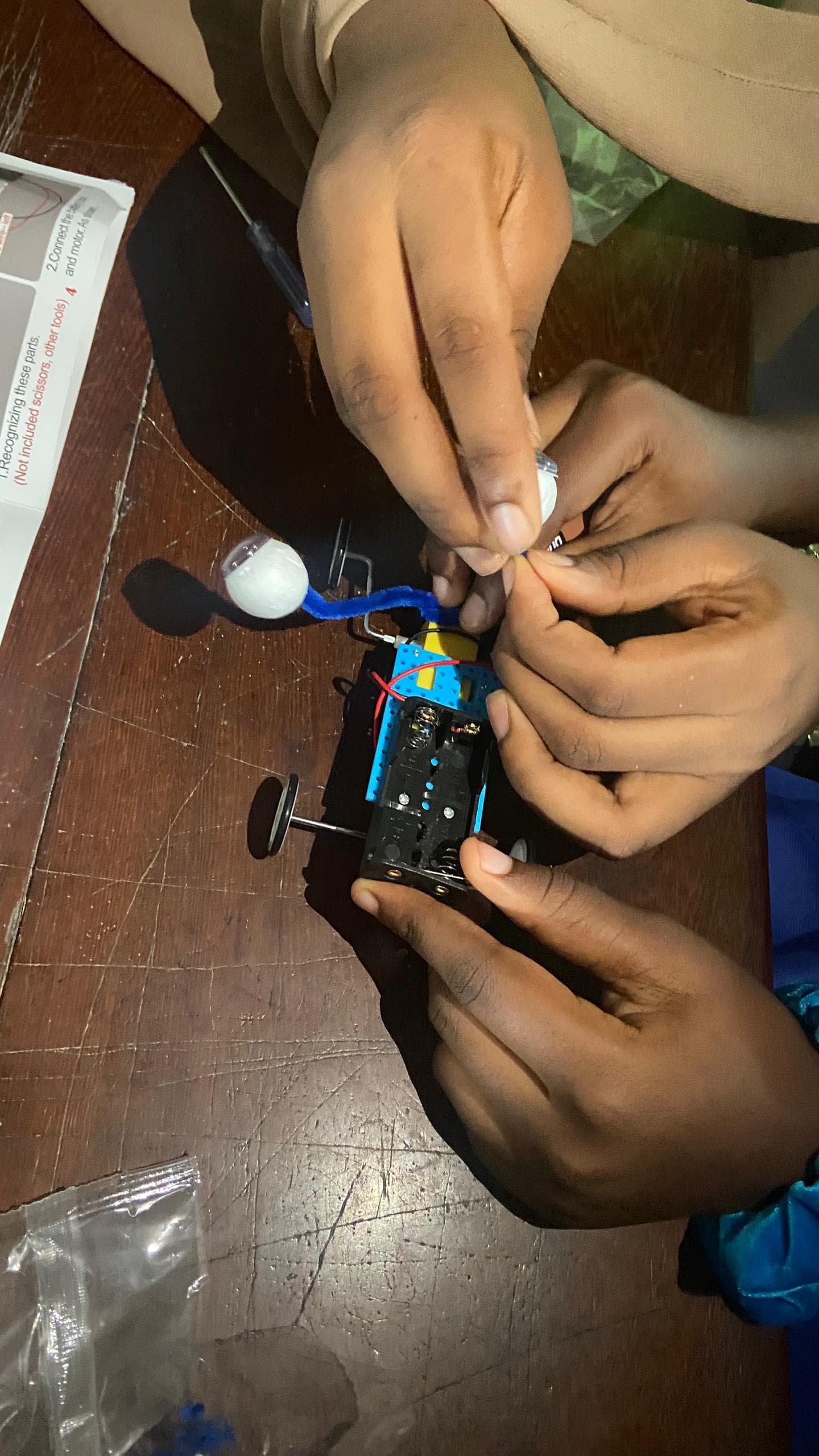 Students building a robot in a Giiyo Tech robotics session