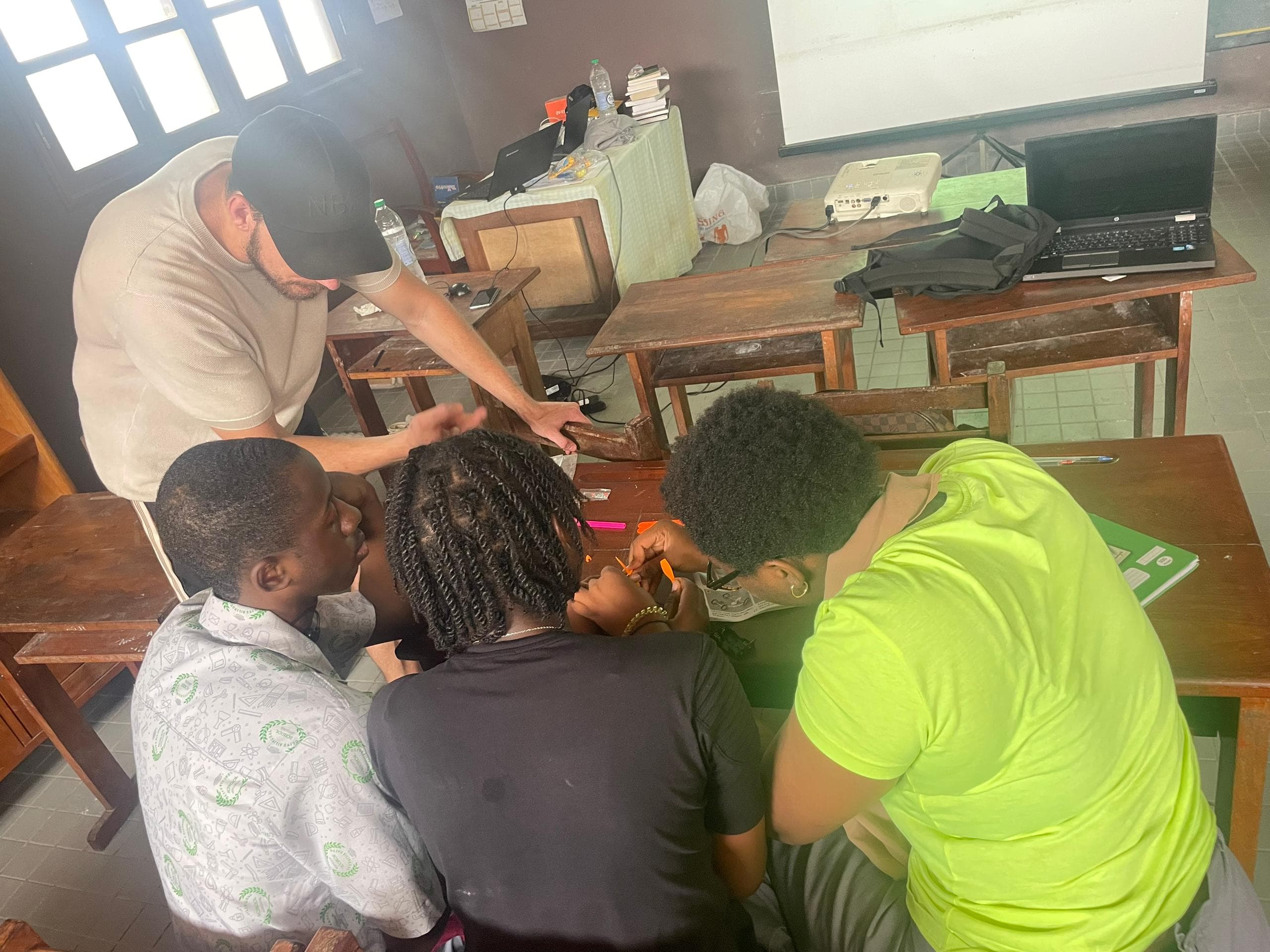 A STEM club class in session